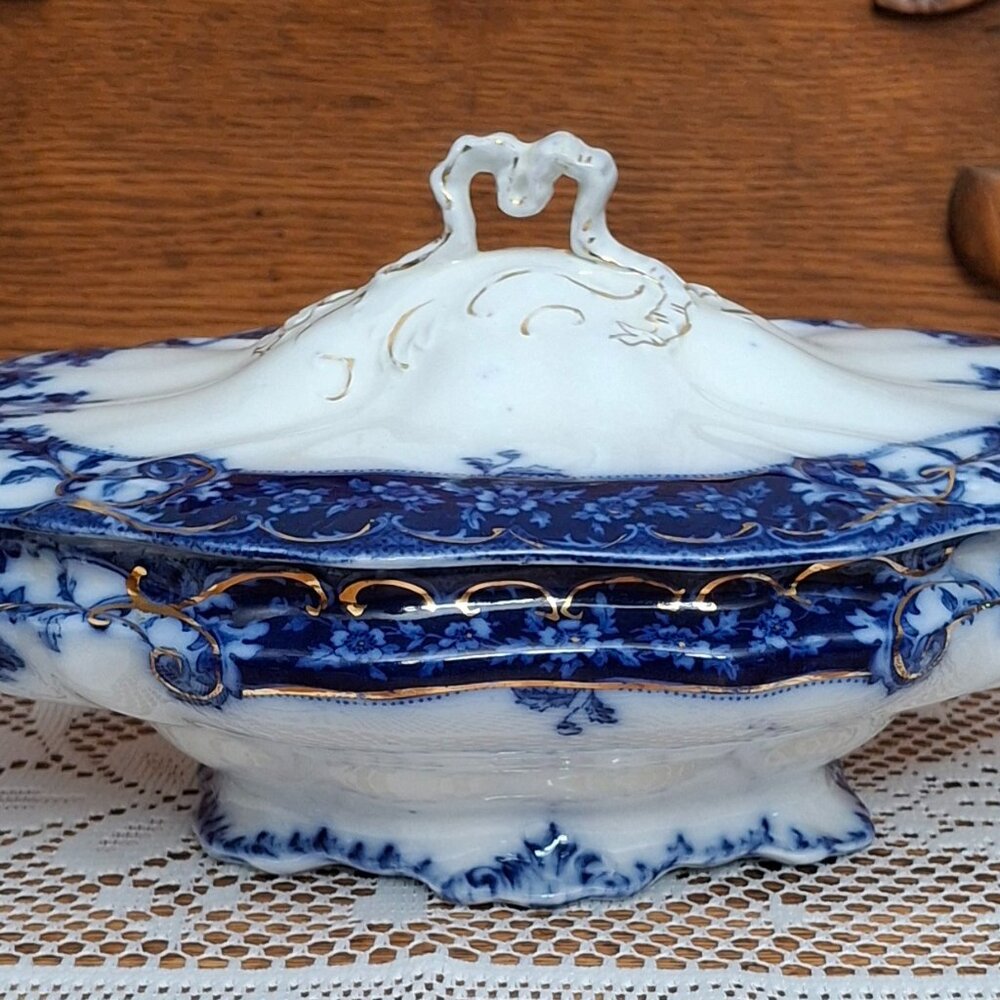 Antique Henry Alcock Manhattan Flow Blue Covered Vegetable Bowl